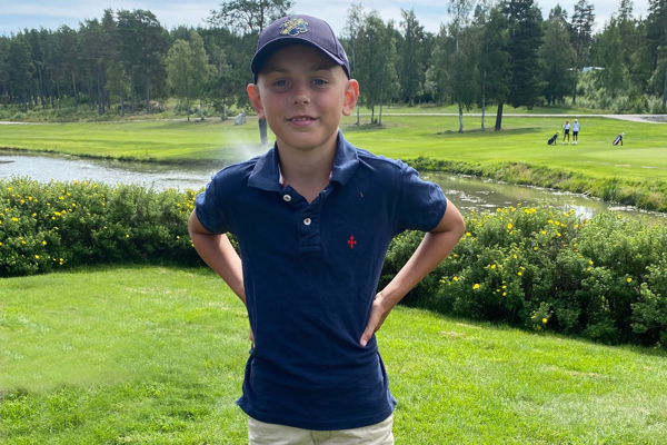 Emil, då 9 år, gjorde hole-in-one!